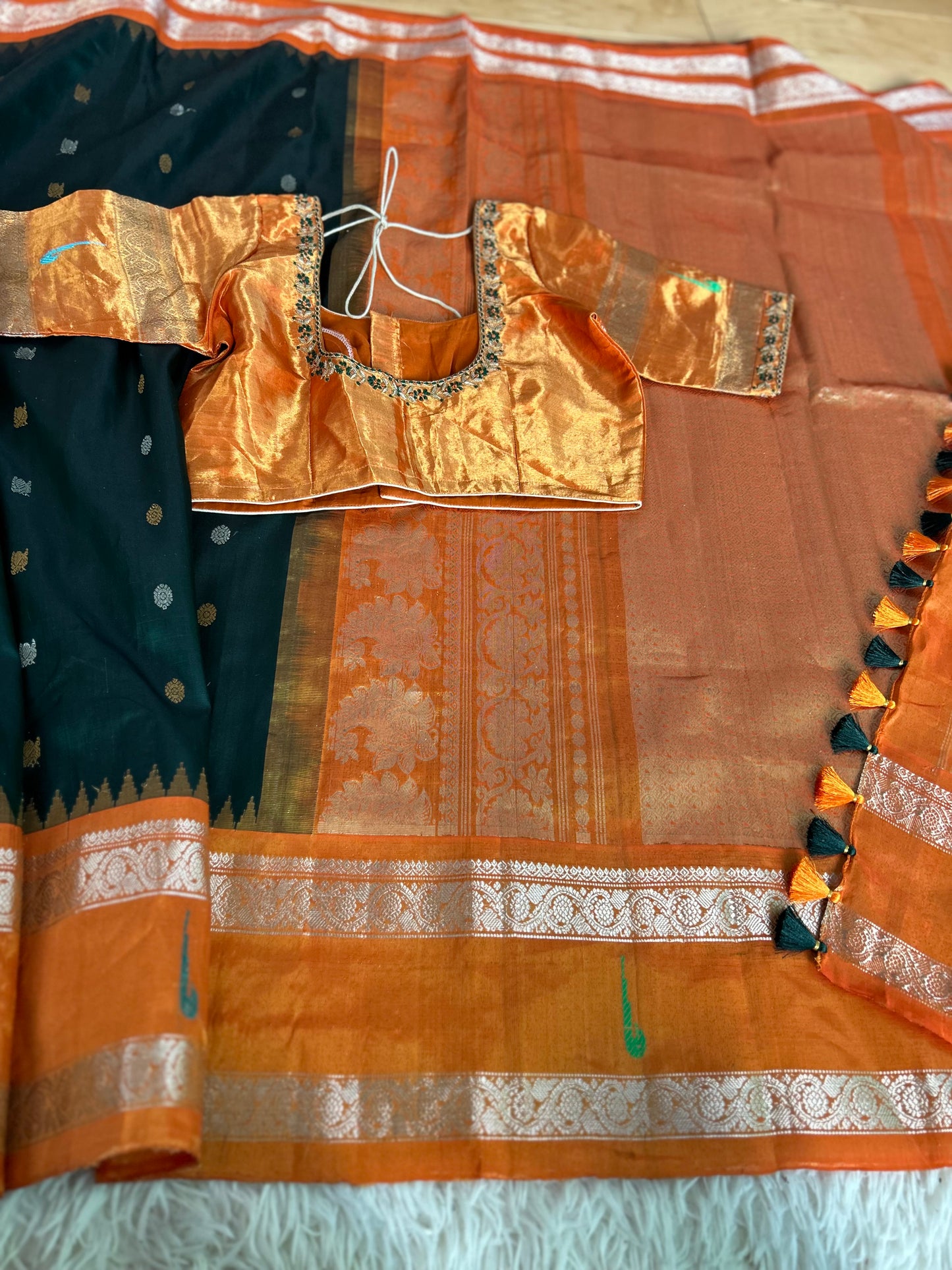 Pure Gadwal in Green with Tissue Muniya Border