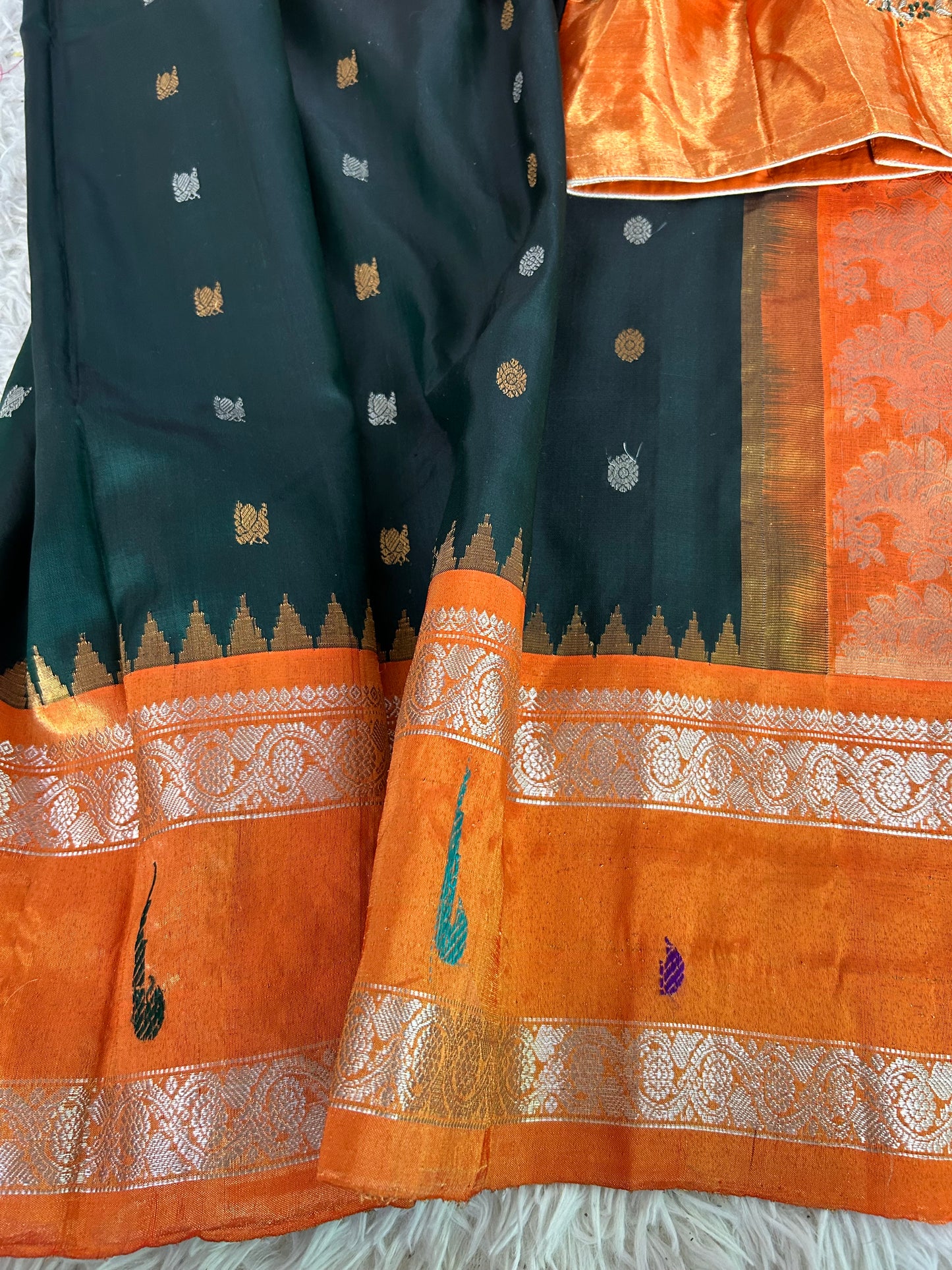 Pure Gadwal in Green with Tissue Muniya Border