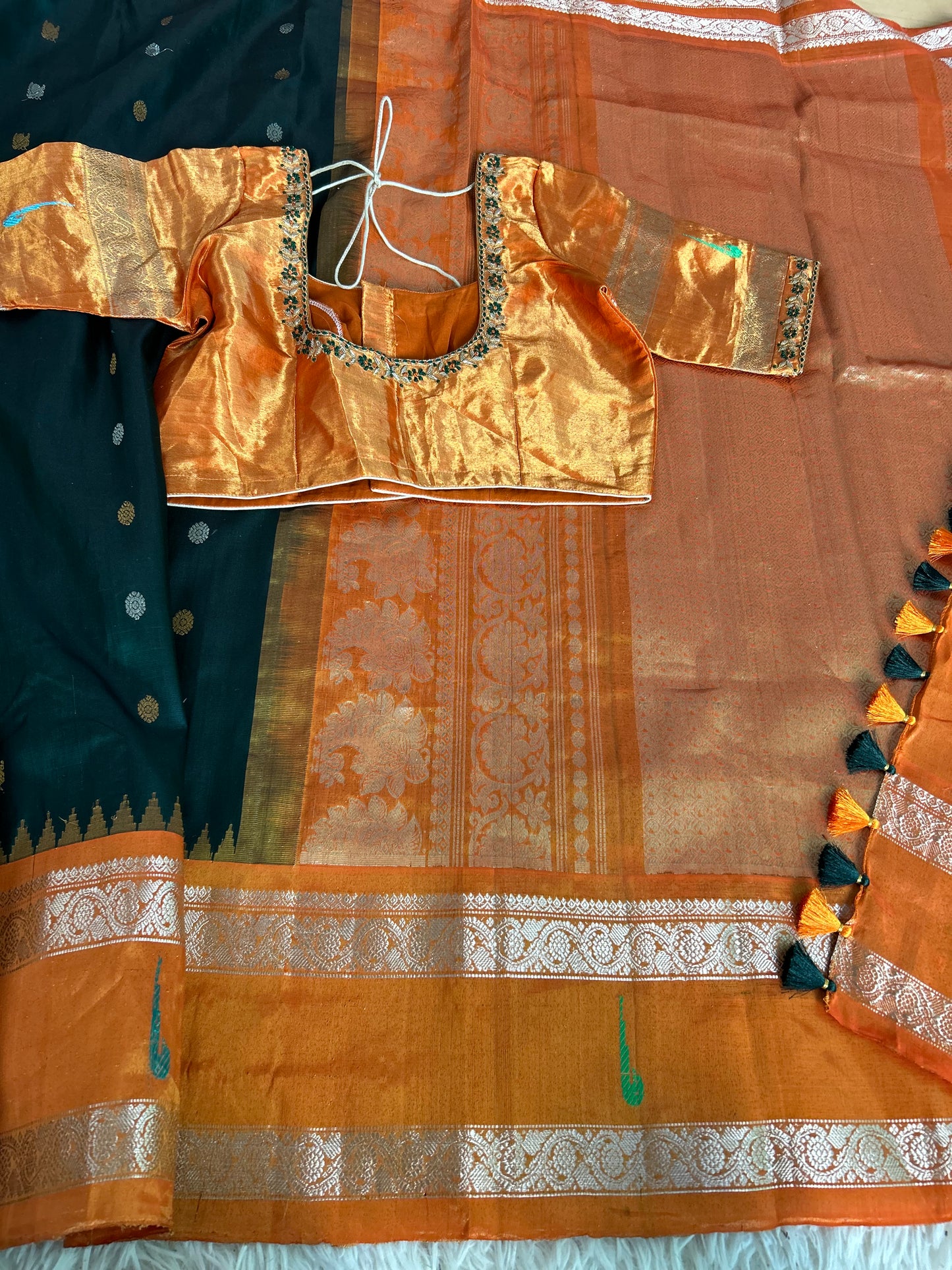 Pure Gadwal in Green with Tissue Muniya Border